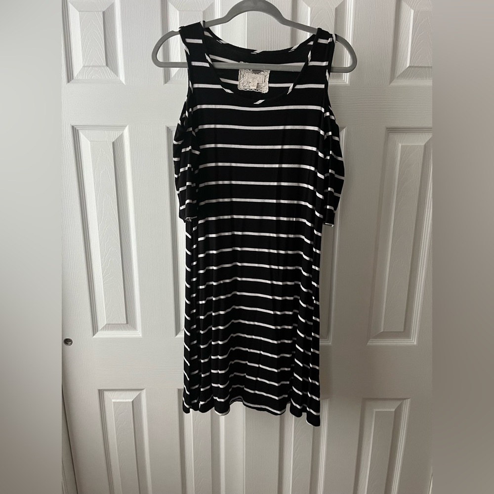 Women’s black/white dress, very good condition, size s